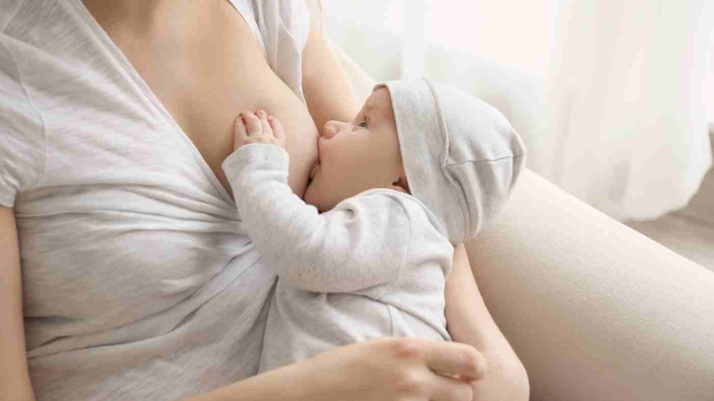 mom breastfeeding her baby | bamboobies
